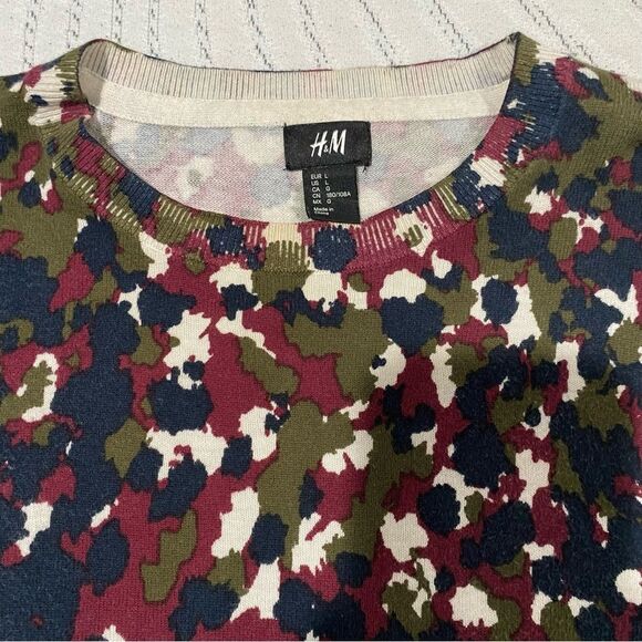 RUBYNEE VINTAGE Y2K H&M CAMO PRINT MULTI COLORED SWEATER SIZE LARGE - Picture 4 of 4